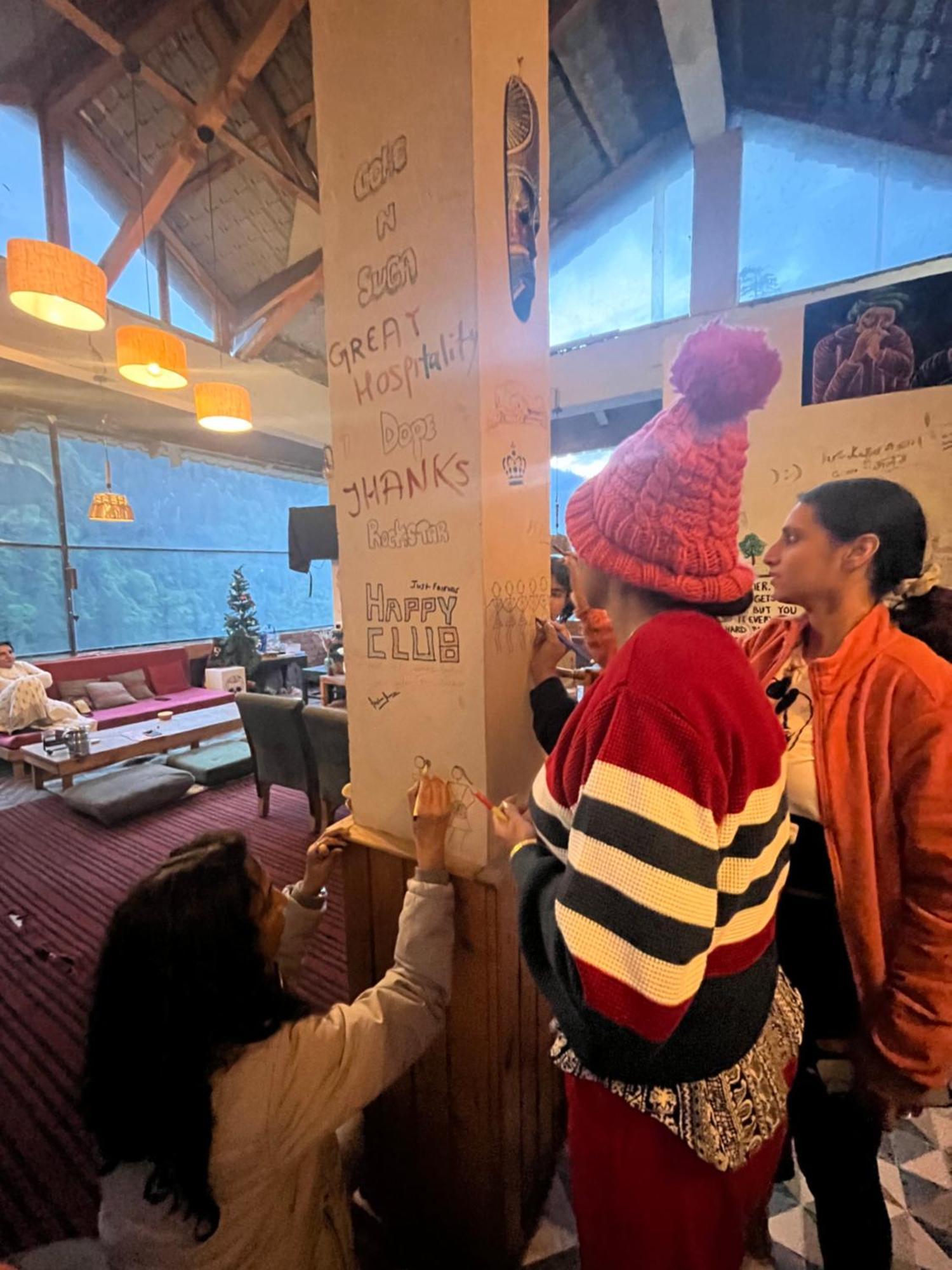 Thepahadians Food & Stay Jibhi Extérieur photo