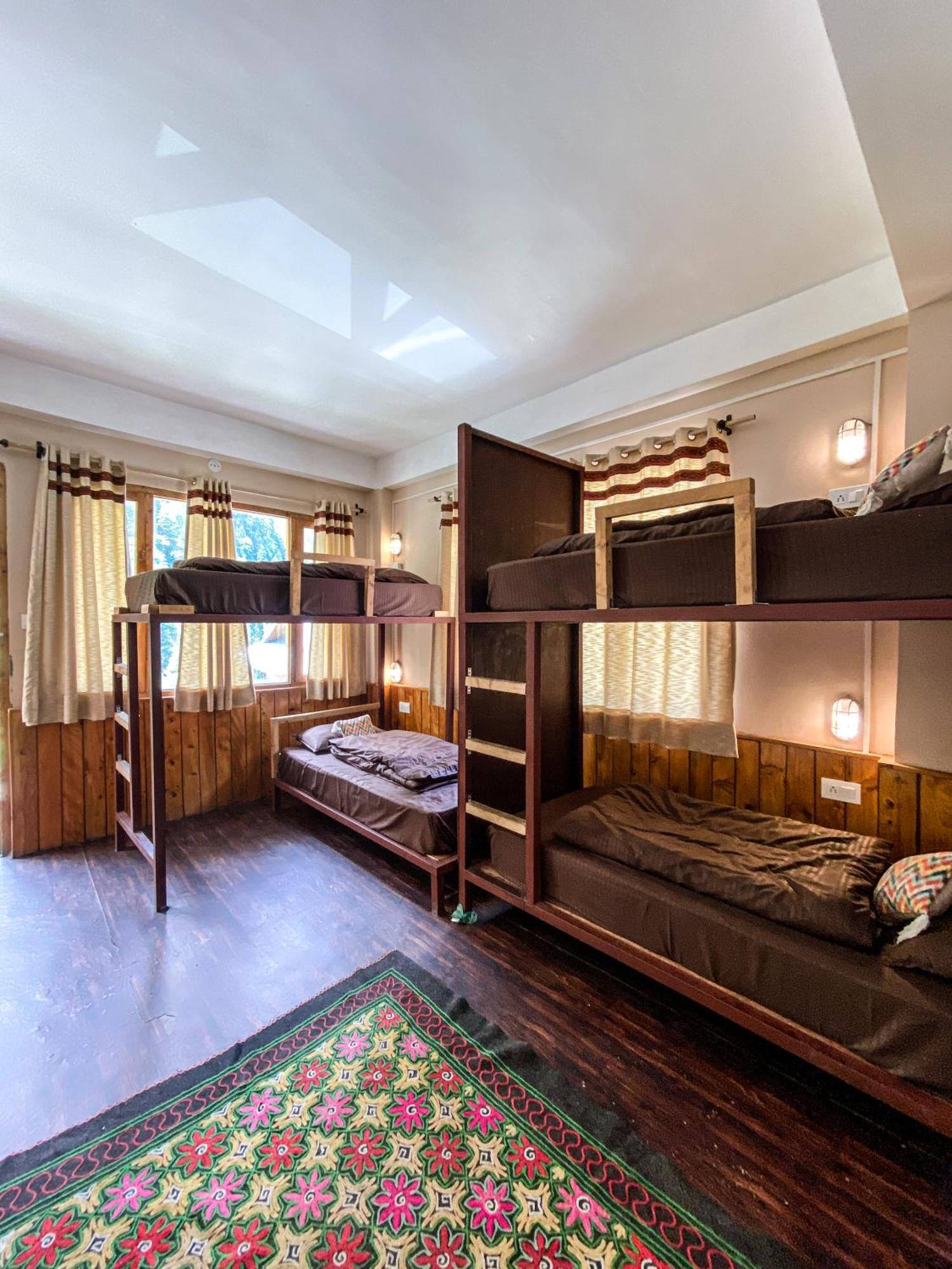 Thepahadians Food & Stay Jibhi Extérieur photo